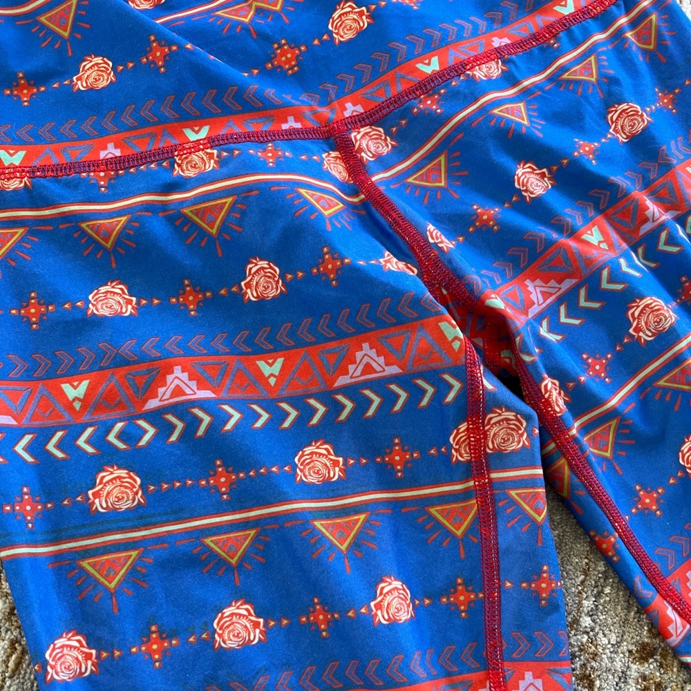 Teeki Brand leggings EUC size Large